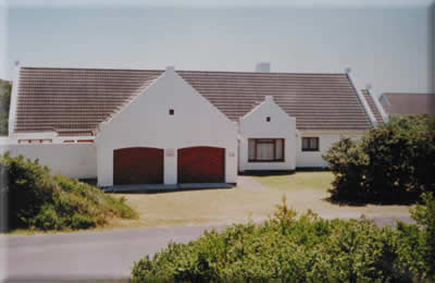 Front Views and Driveway!